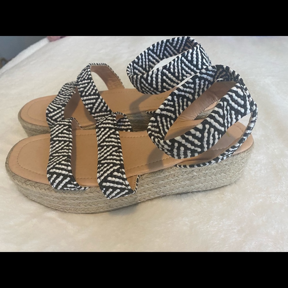 Black & white patterned wedges